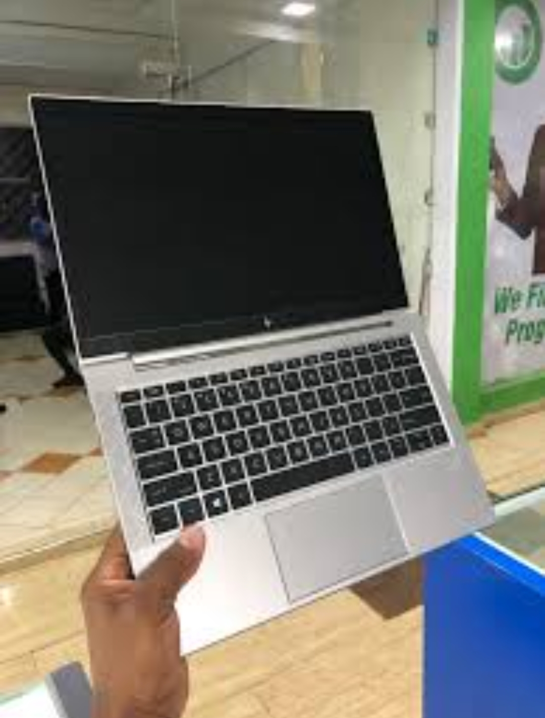 HP 830 G8